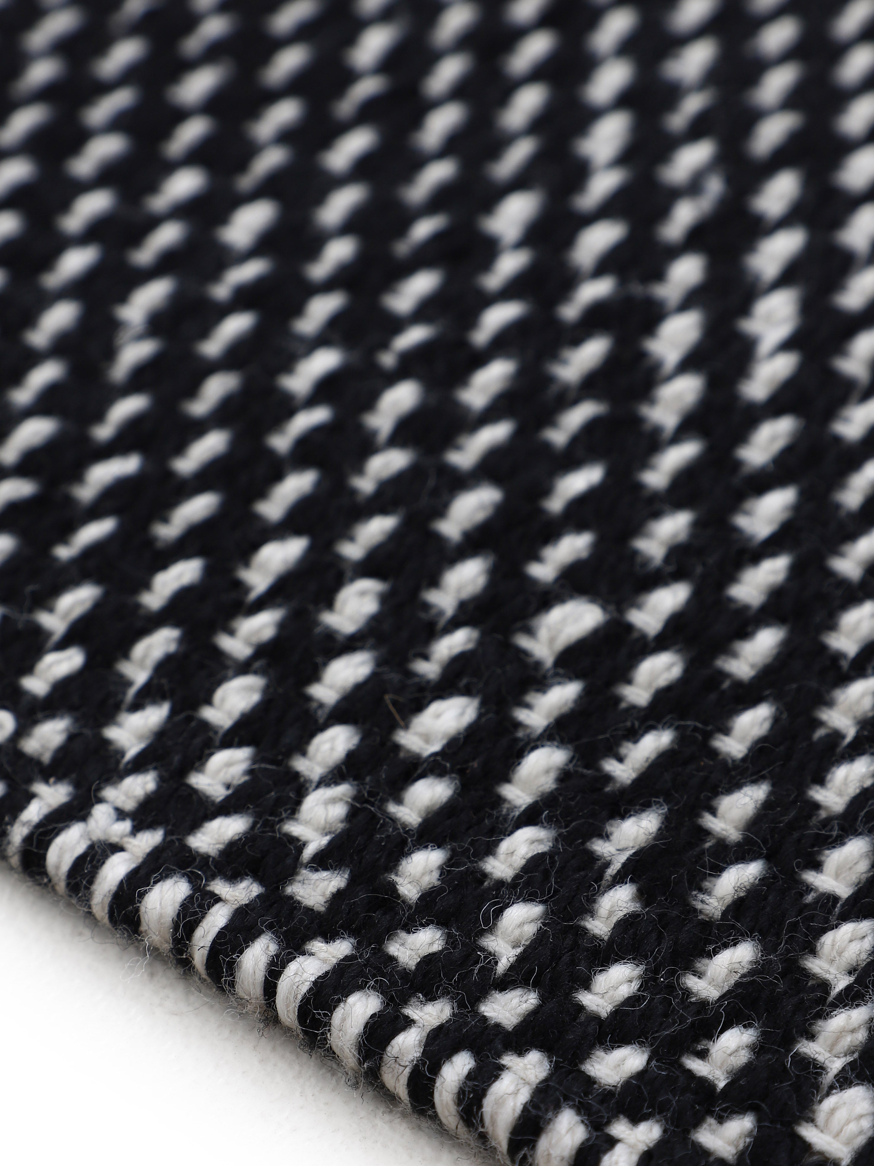 In- & Outdoor Teppich aus recyceltem Material Schwarz