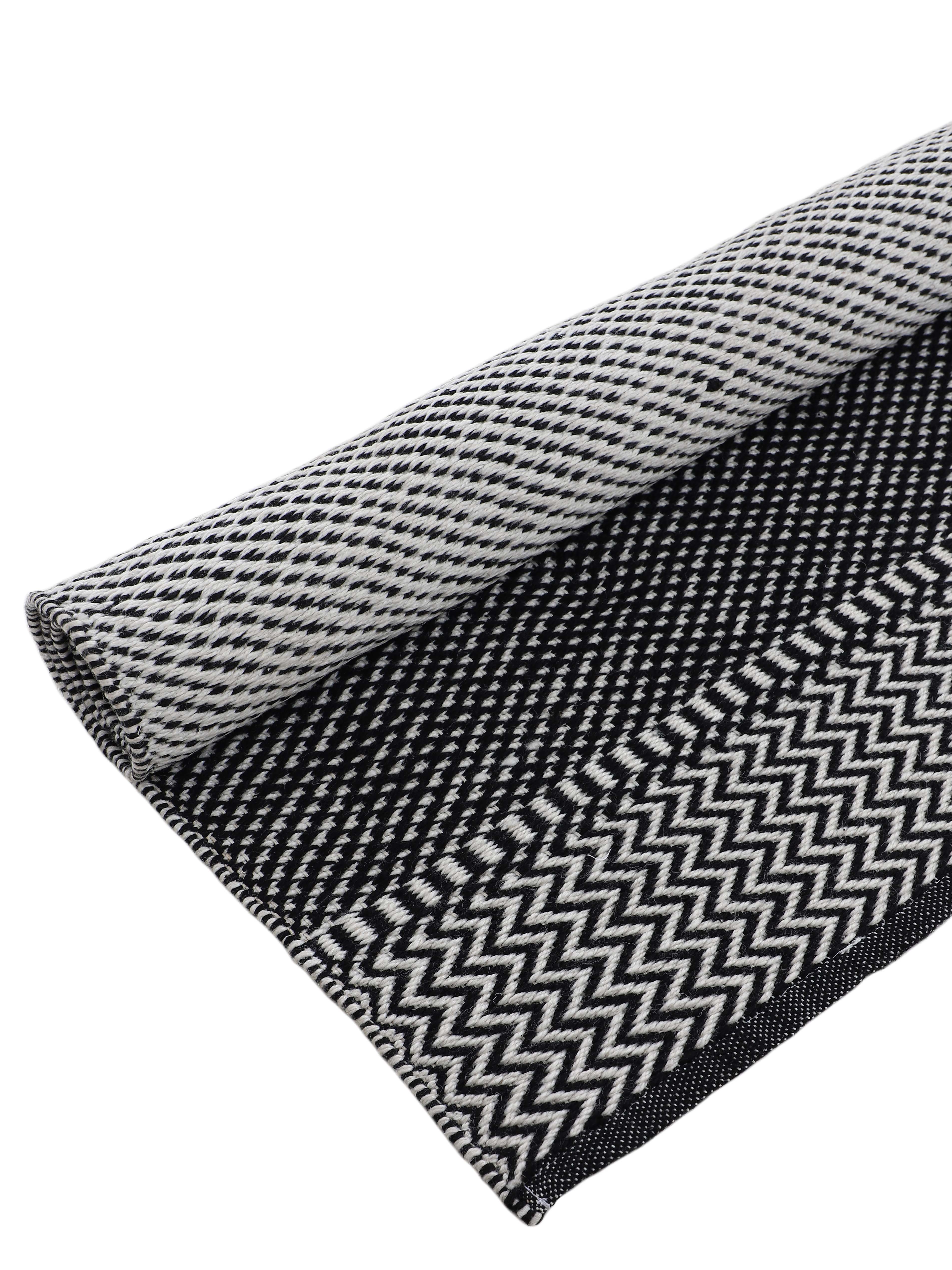 In- & Outdoor Teppich aus recyceltem Material Schwarz