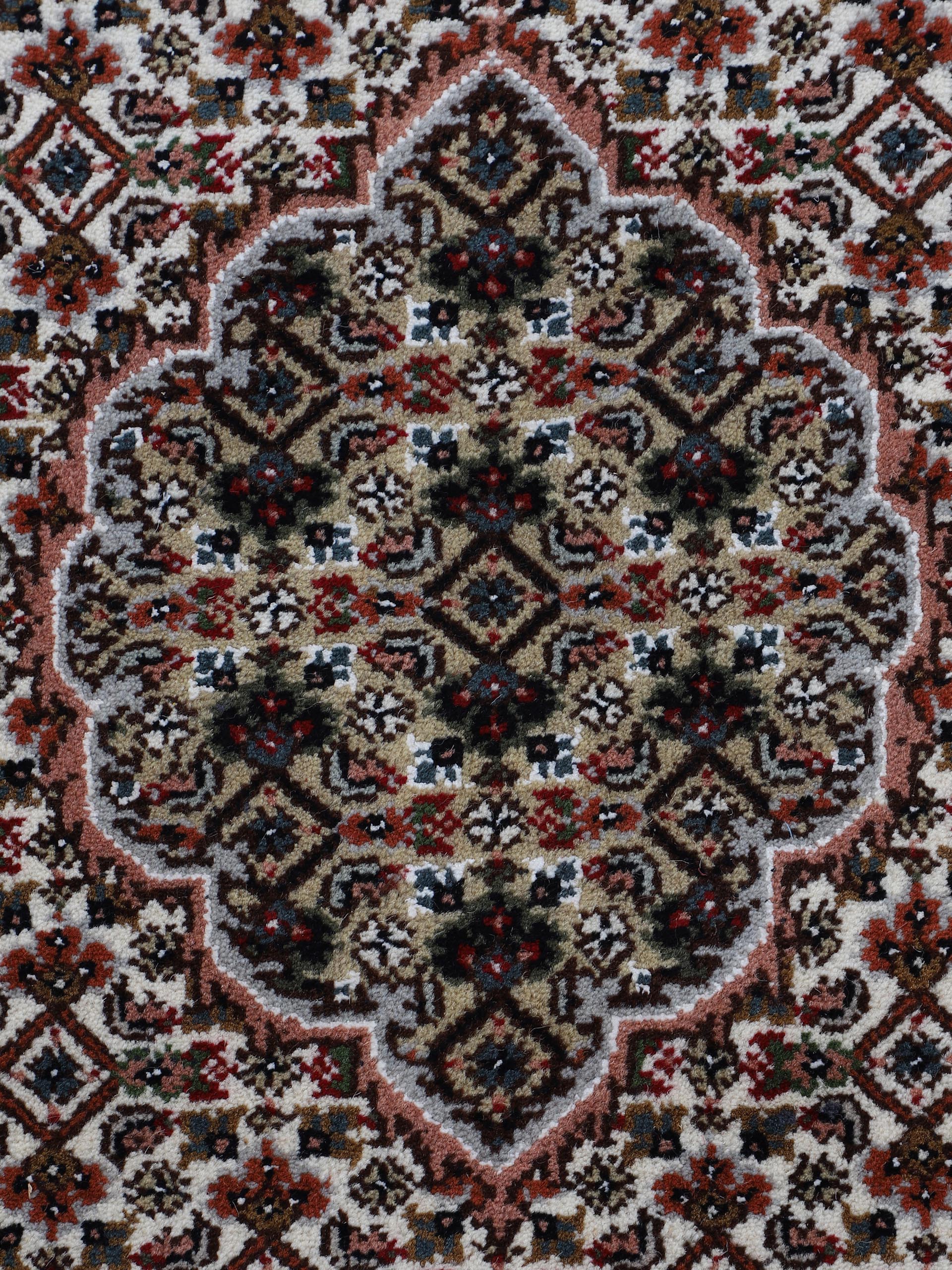 Tabriz Mahi Teppich